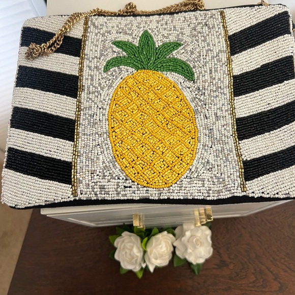 NWOT Pineapple Beaded Clutch with Chain Strap, can change chain! Perfect ! - Picture 1 of 7